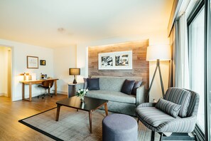 Premium bedding, minibar, in-room safe, desk