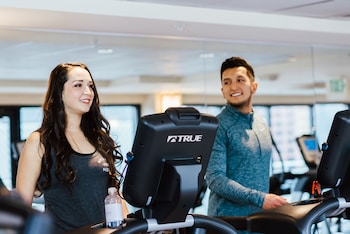 Fitness center at Warwick Denver