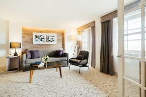 Executive Suite, 1 King Bed with Sofa bed (Colorado Suite) | Premium bedding, minibar, in-room safe, desk