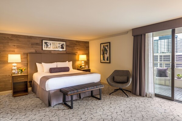 Classic Room, 1 King Bed, Balcony