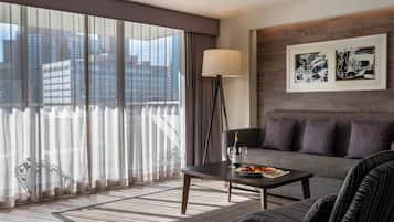 Premier Suite, 1 Queen Bed with Sofa bed, Balcony | Living area