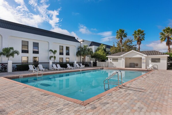 Outdoor pool, open 9 AM to 10 PM, pool loungers