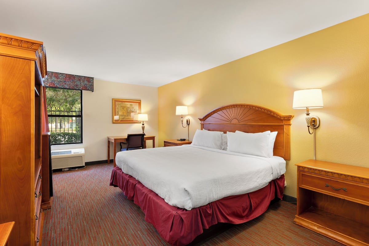 Premium bedding, down comforters, pillowtop beds, desk