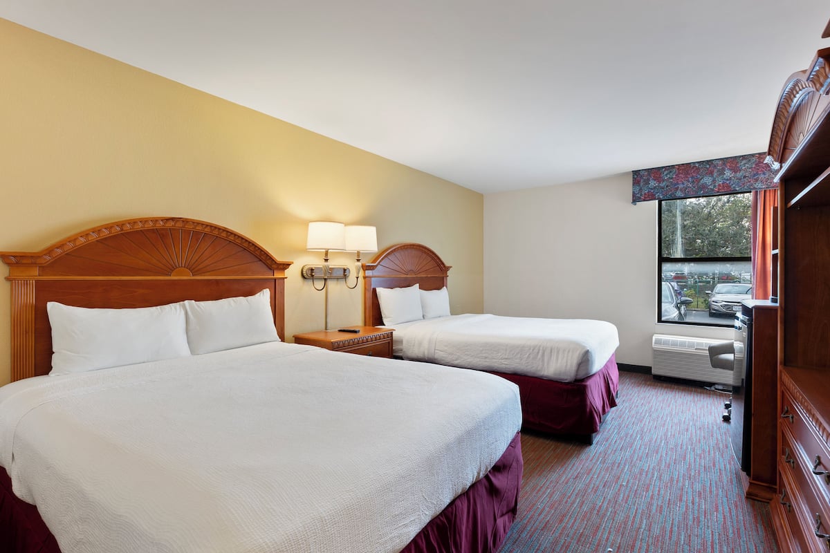 Premium bedding, down comforters, pillowtop beds, desk