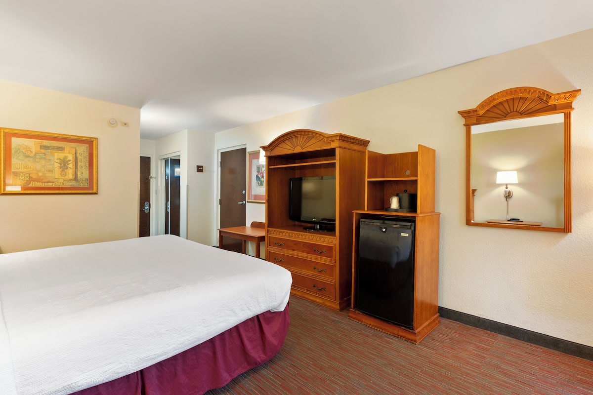 Standard Single Room | Premium bedding, down comforters, pillowtop beds, desk