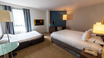 Bureau, espace de travail pour ordinateur portable, rideaux occultants