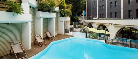 Piscina externa sazonal