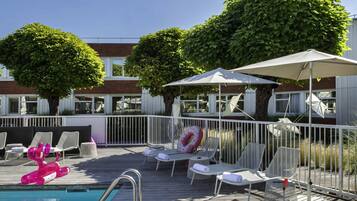 Seasonal outdoor pool