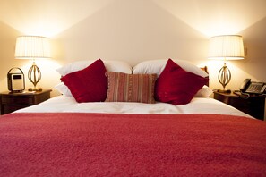 1 Schlafzimmer, hochwertige Bettwaren, Betten mit Memory-Foam-Matratzen