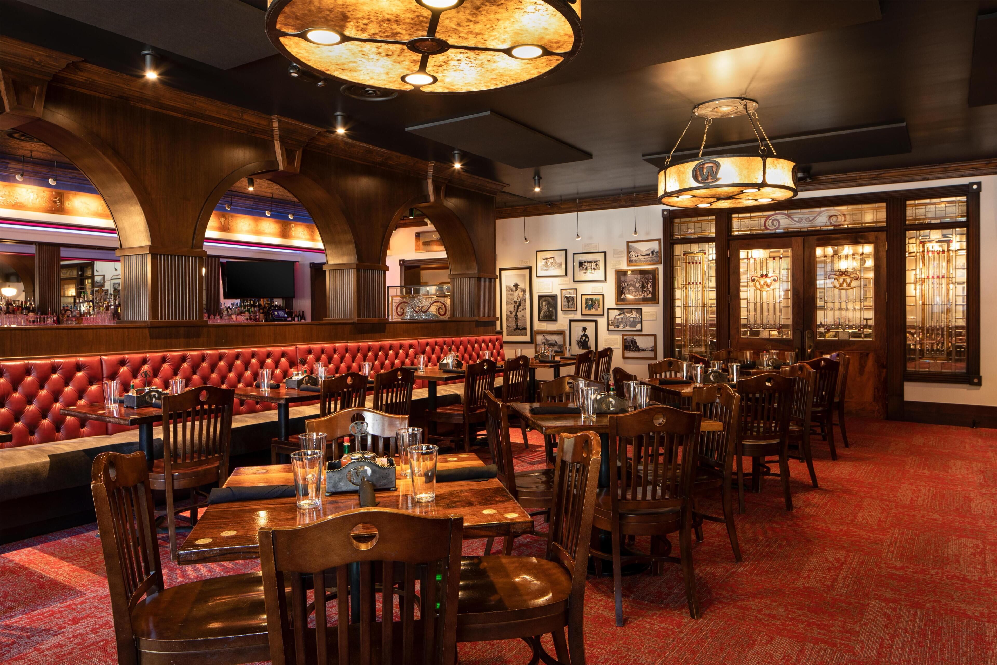 2 restaurants; breakfast, lunch and dinner served 