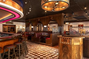 2 restaurantes, é servido café da manhã