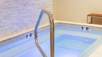 室內 SPA 浴池