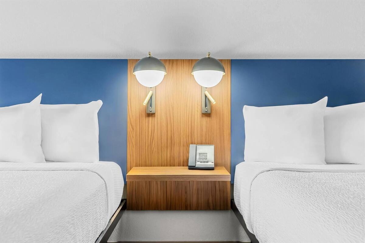 Ropa de cama de alta calidad y escritorio