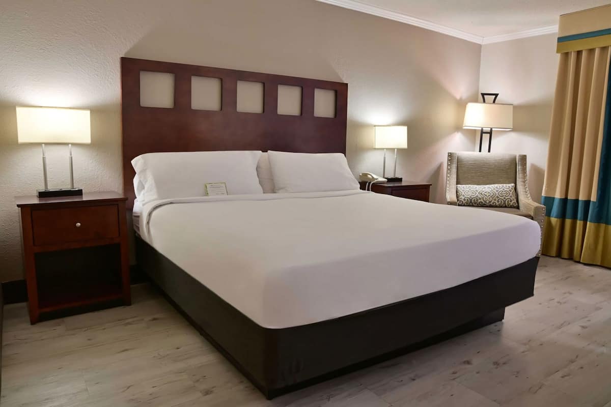 Hypo-allergenic bedding, in-room safe, desk, laptop workspace