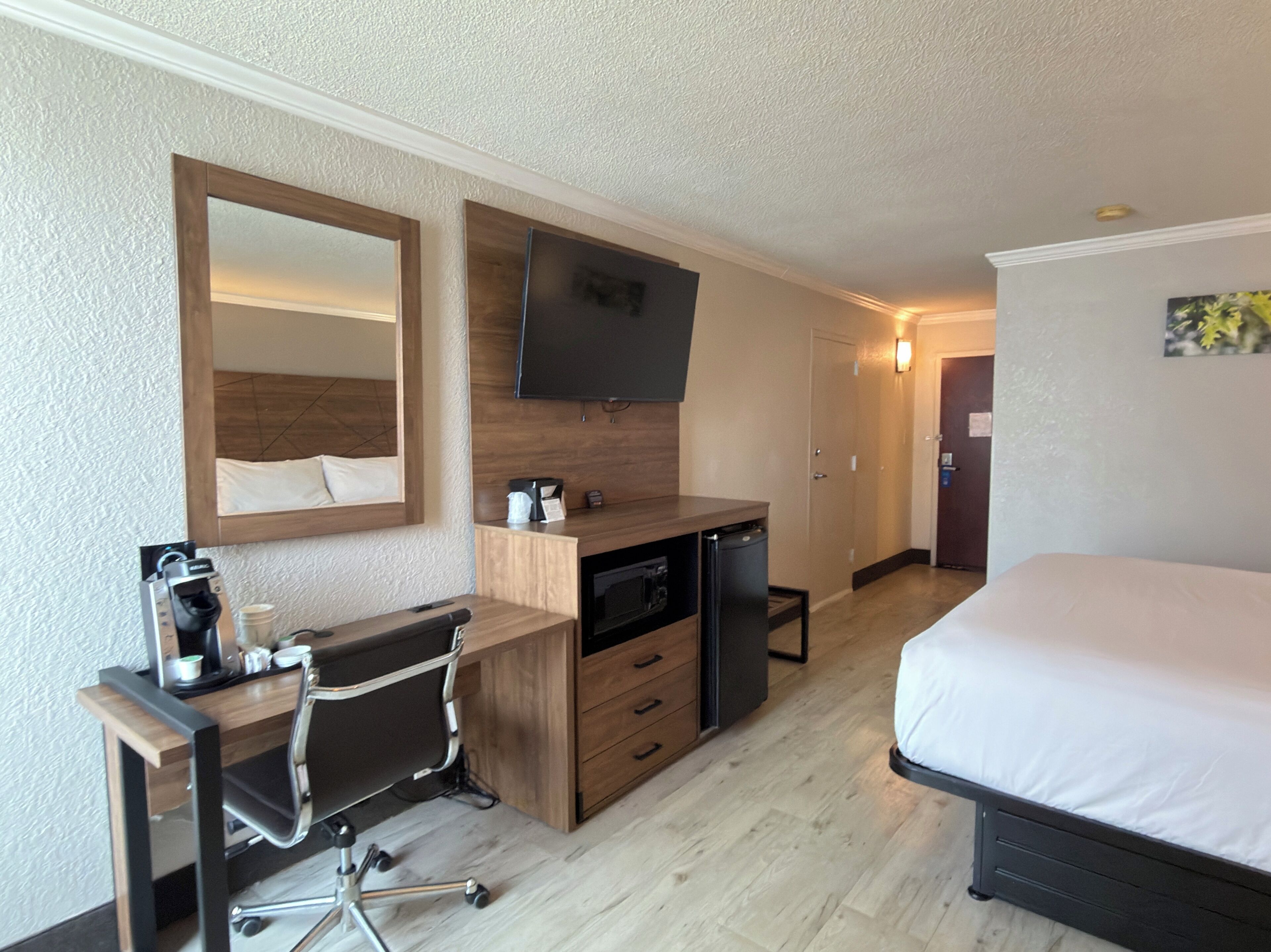 Hypo-allergenic bedding, in-room safe, desk, laptop workspace