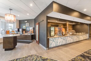 Buffet breakfast for a fee on weekdays