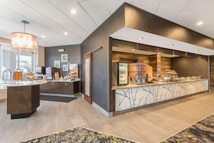 Buffet breakfast for a fee on weekdays