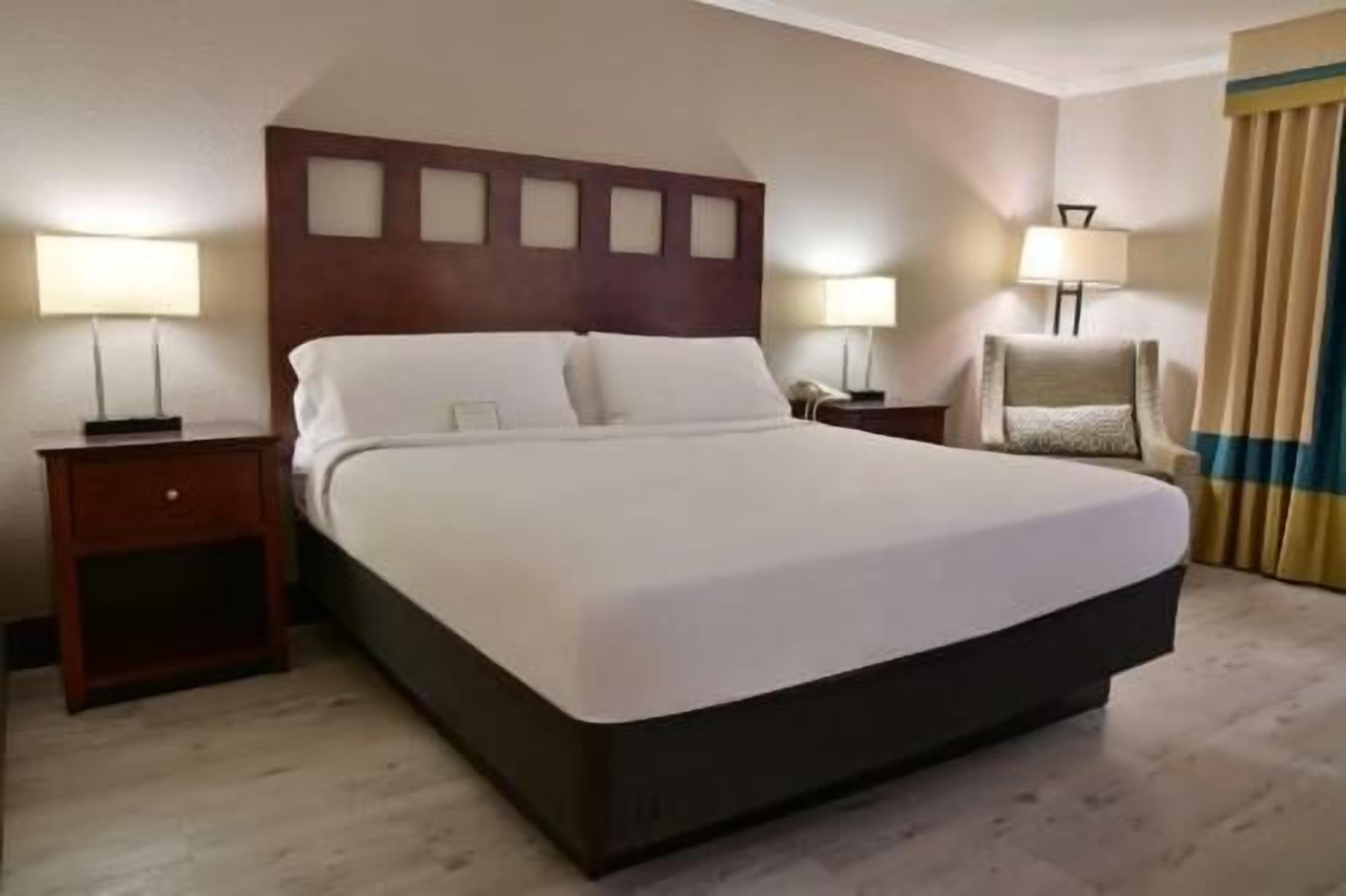 Hypo-allergenic bedding, in-room safe, desk, laptop workspace