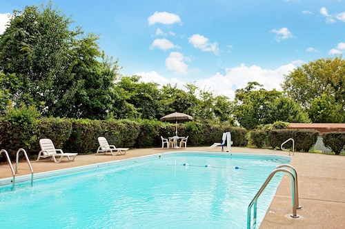 Days Inn by Wyndham Clarksville TN