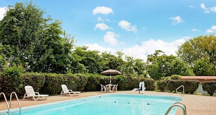 Days Inn by Wyndham Clarksville TN