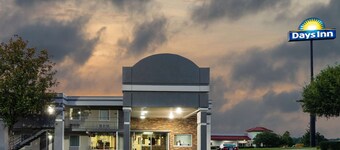 Days Inn by Wyndham Clarksville TN