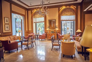 Piano bar