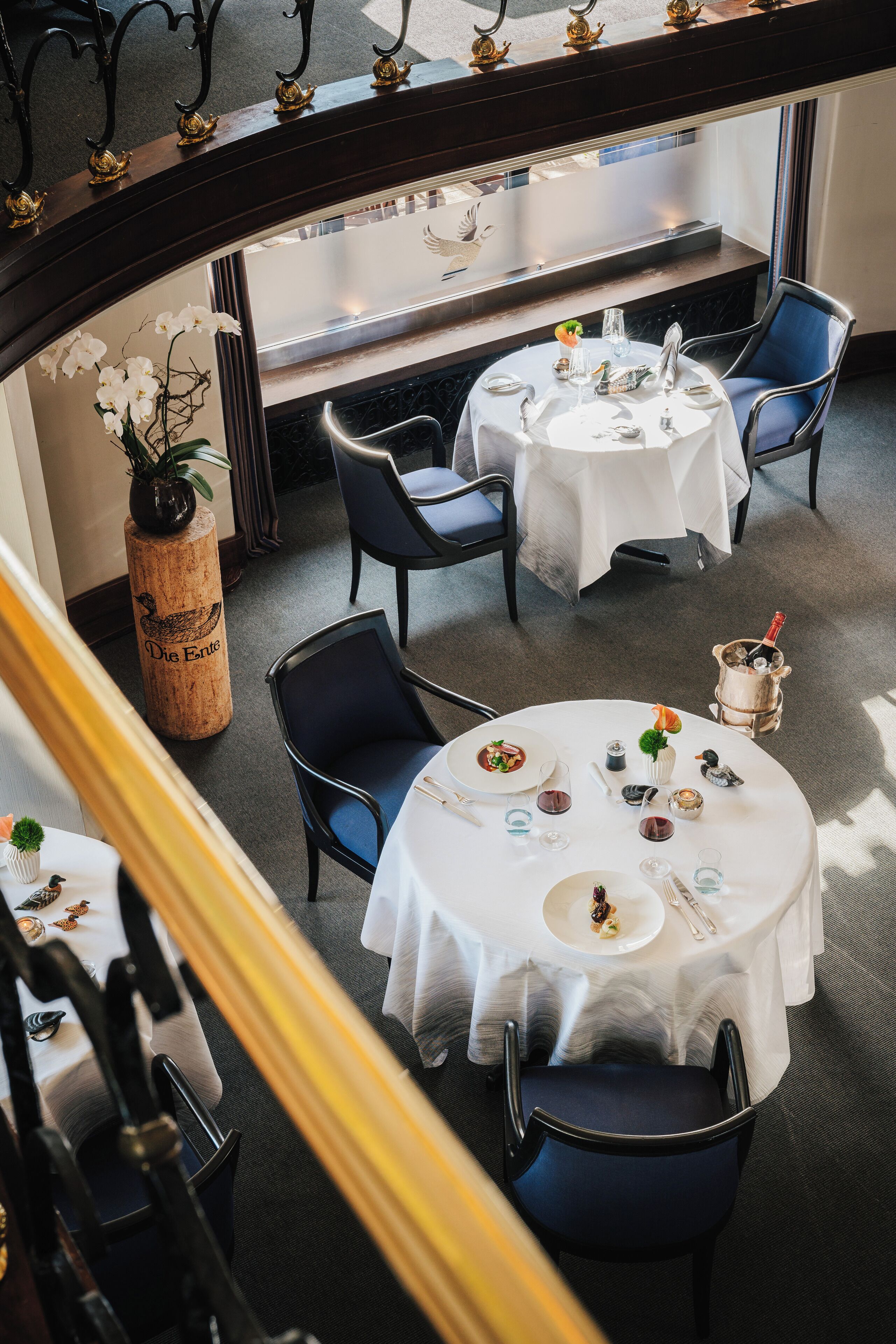 3 restaurants, breakfast, lunch, dinner served; regional cuisine