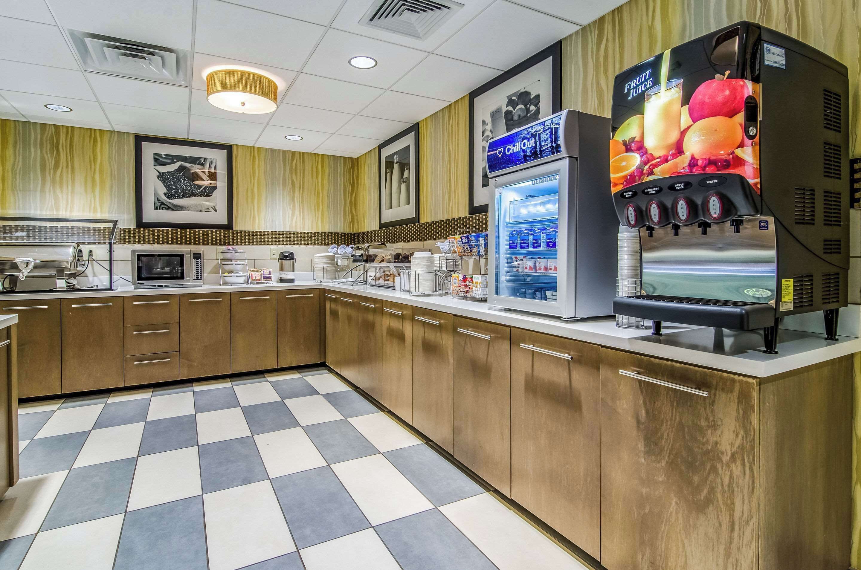 free daily continental breakfast