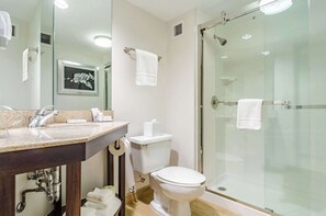 Premium bedding, desk, laptop workspace, blackout curtains - Comfort Inn Raleigh Midtown (Raleigh)