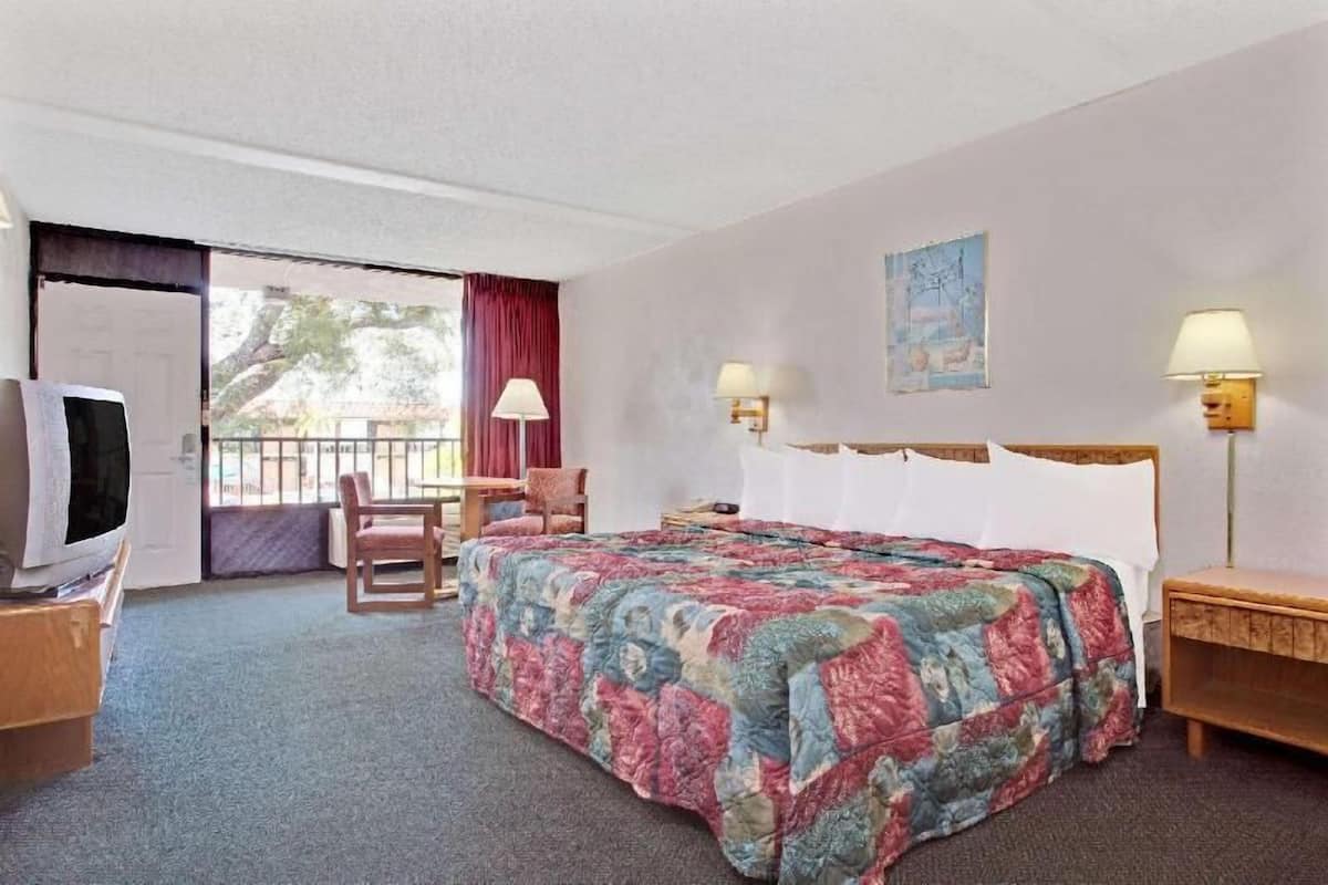 Individually decorated, individually furnished, free cribs/infant beds