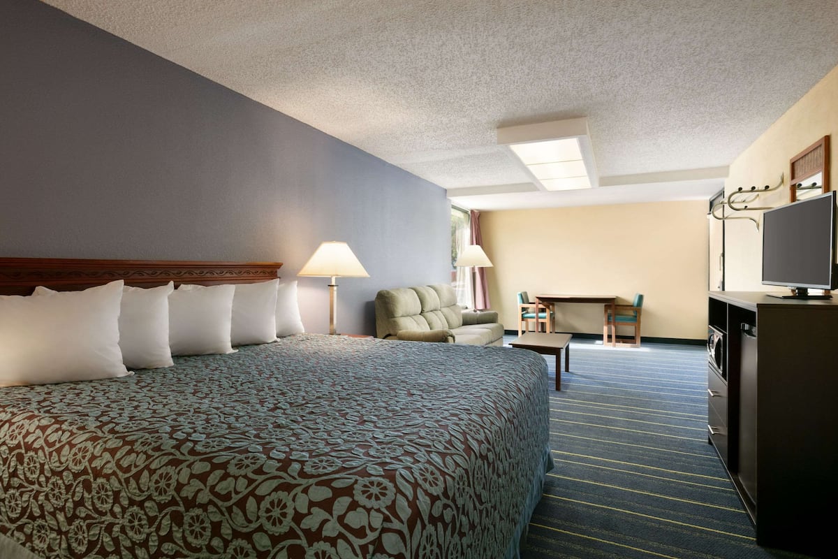 Room, 1 King Bed, Non Smoking