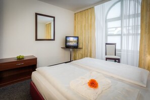 Hypo-allergenic bedding, in-room safe, desk, laptop workspace