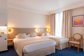 Deluxe kamer (Bedding Configuration Not Guaranteed) | Luxe beddengoed, een minibar, een kluis op de kamer