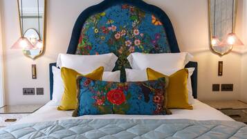 Feature Room Premier | Safe på rommet, skrivebord og skrivebord for bærbar PC