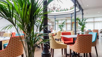 Daily full breakfast (GBP 19.95 per person)