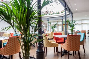 Daily full breakfast (GBP 19.95 per person)