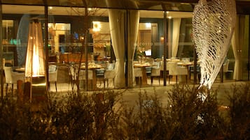 Lunch, dinner served; Italian cuisine, garden views