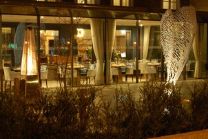 Se sirven almuerzos, cenas y cocina italiana (con vistas al jardín)