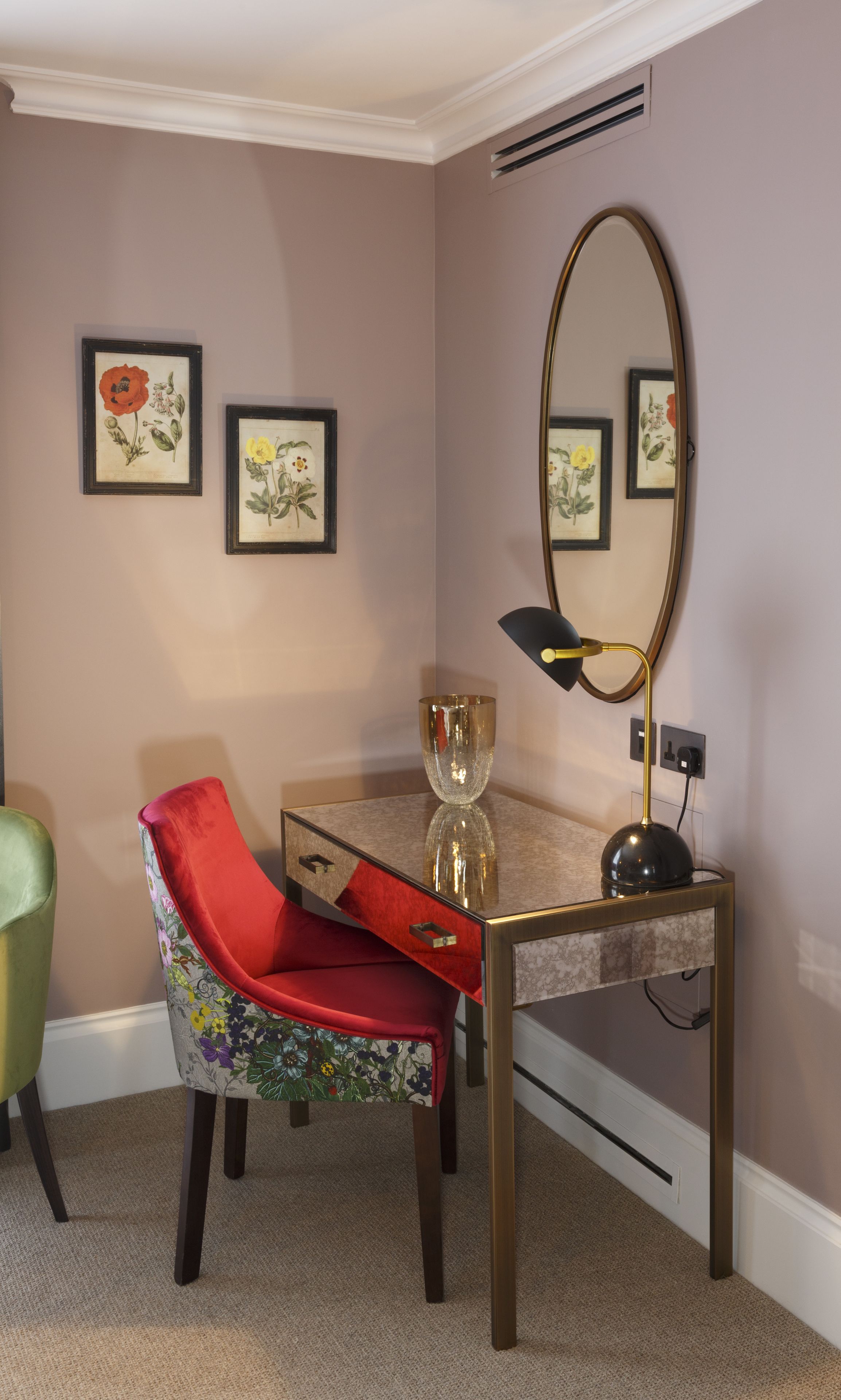 feature room deluxe  | living area | 43-inch lcd tv with digital channels, tv