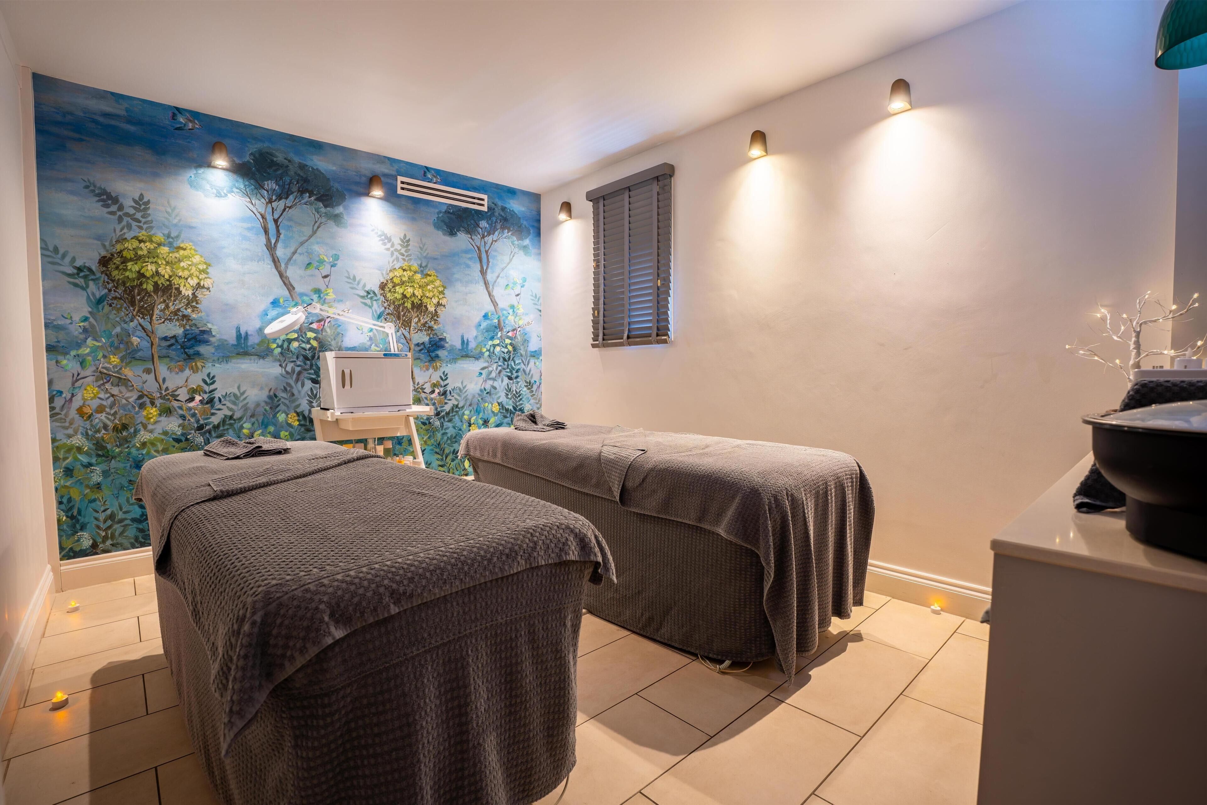 Couples treatment rooms, body treatments, body wraps, body scrubs
