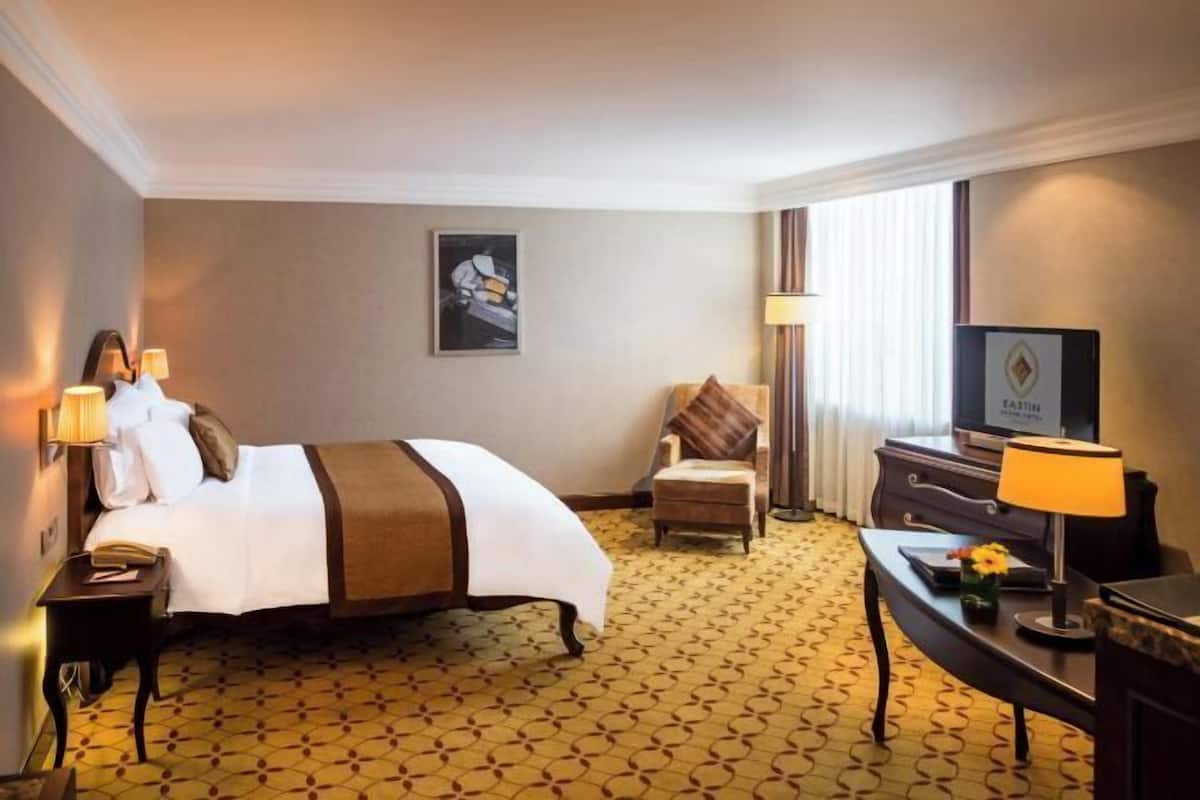Premium bedding, minibar, in-room safe, desk