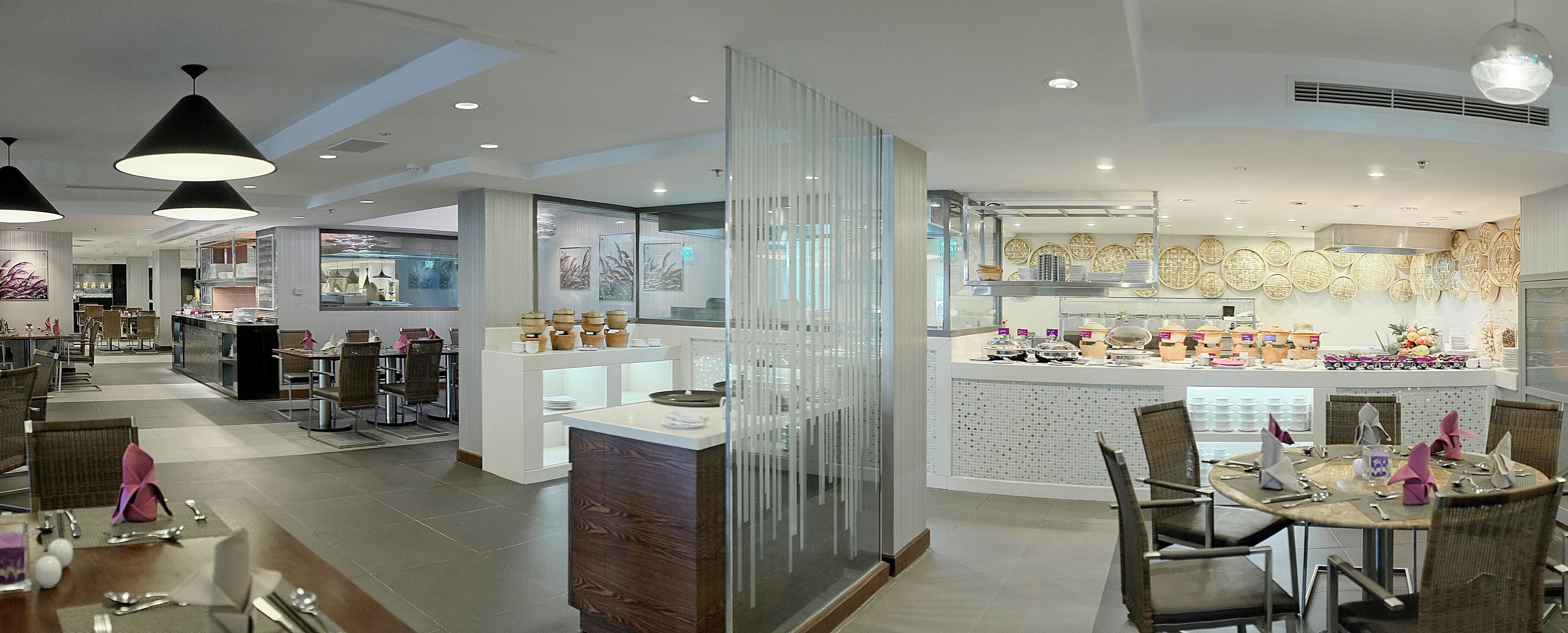 3 restaurants, breakfast, lunch, dinner served; international cuisine