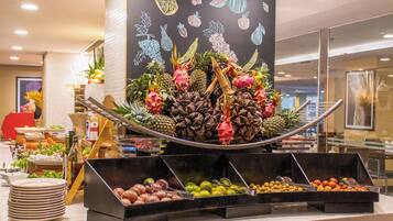 Daily continental breakfast (VND 430000 per person)