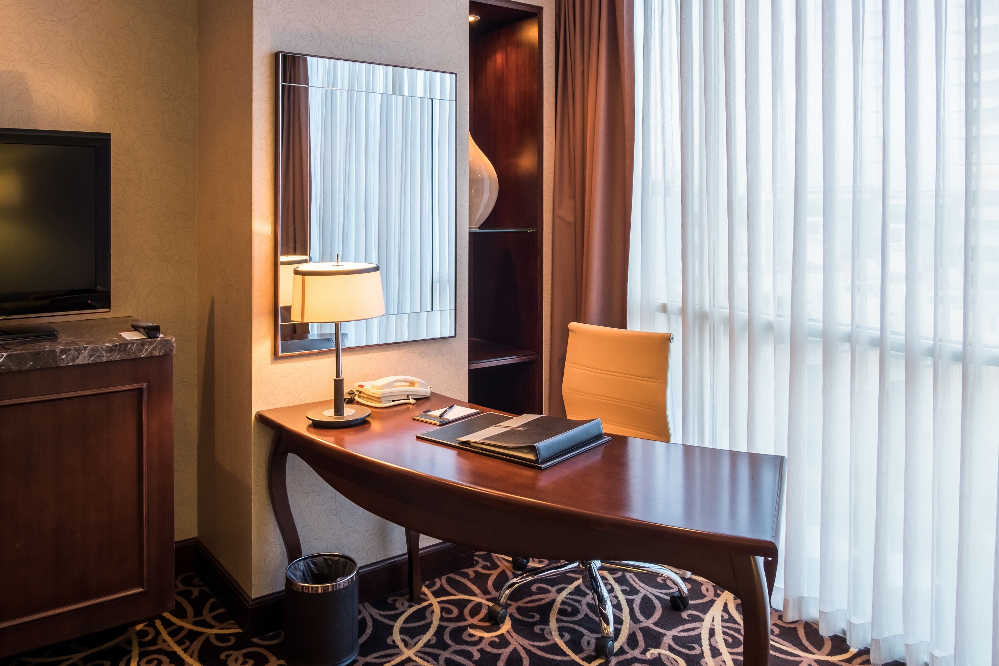 club executive suite | premium bedding, minibar, in-room safe, desk