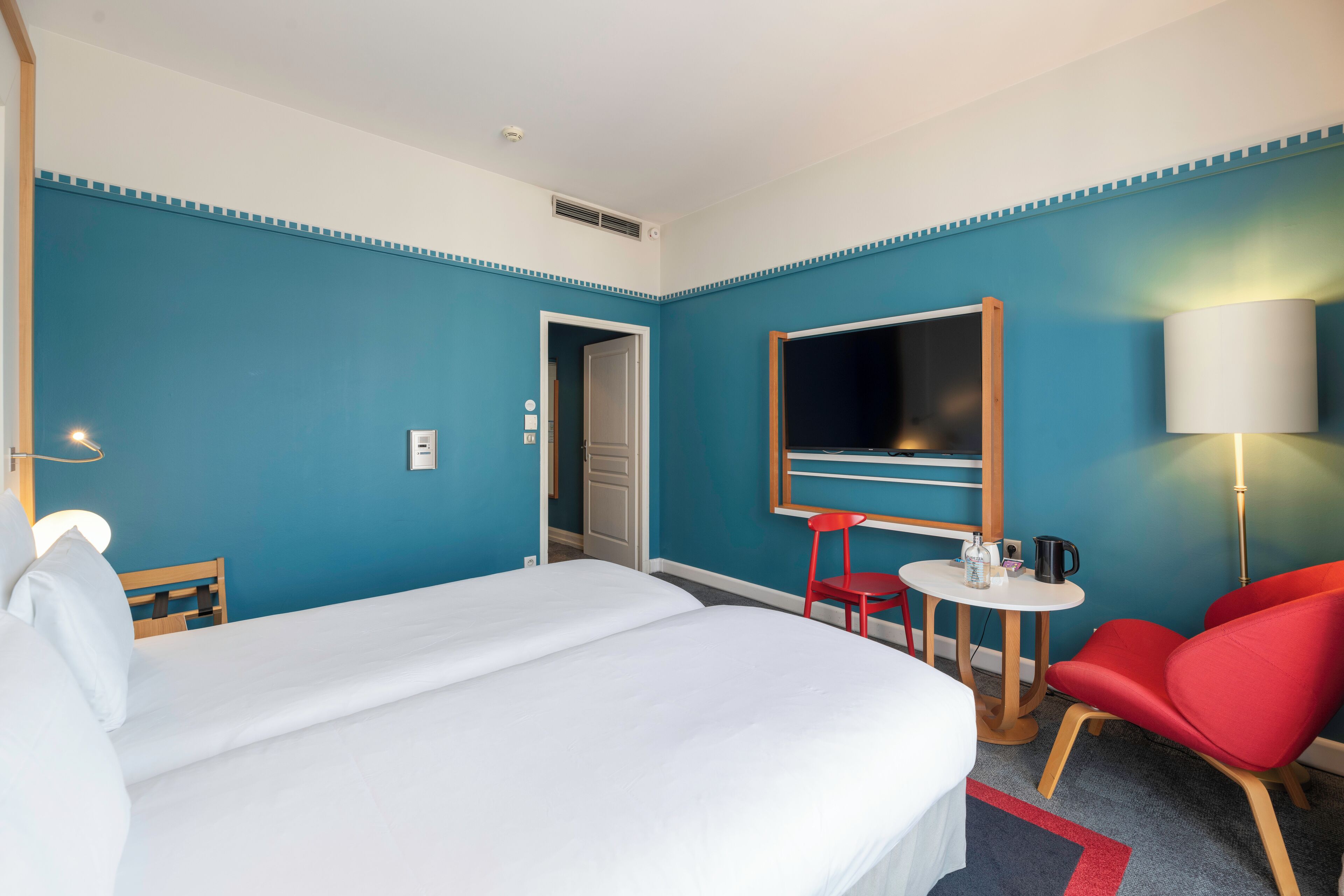 superior room, 2 single beds, accessible | premium bedding, pillow-top beds, in-room safe, blackout curtains