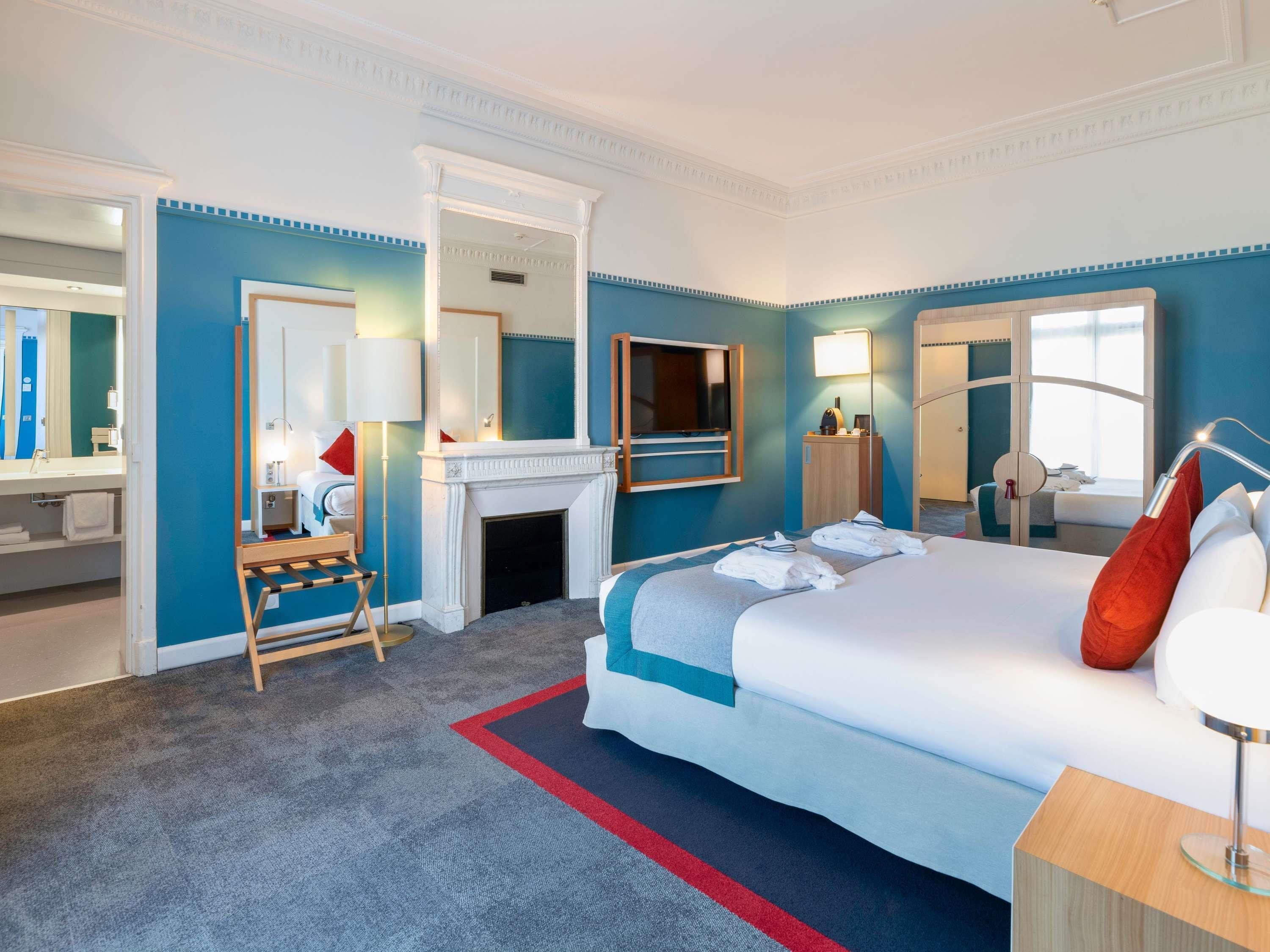 Suite, 1 Queen Bed | Premium bedding, pillow-top beds, in-room safe, blackout curtains