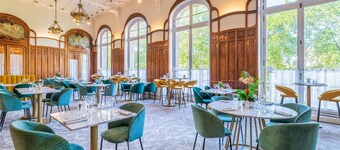 里昂中心佩拉什城堡美居酒店