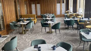 Daily buffet breakfast (EUR 19.50 per person)