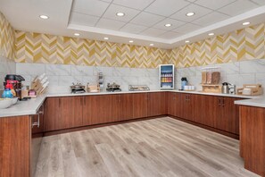 Breakfast buffet - City Express by Marriott I-10 West Energy Corridor (Houston)