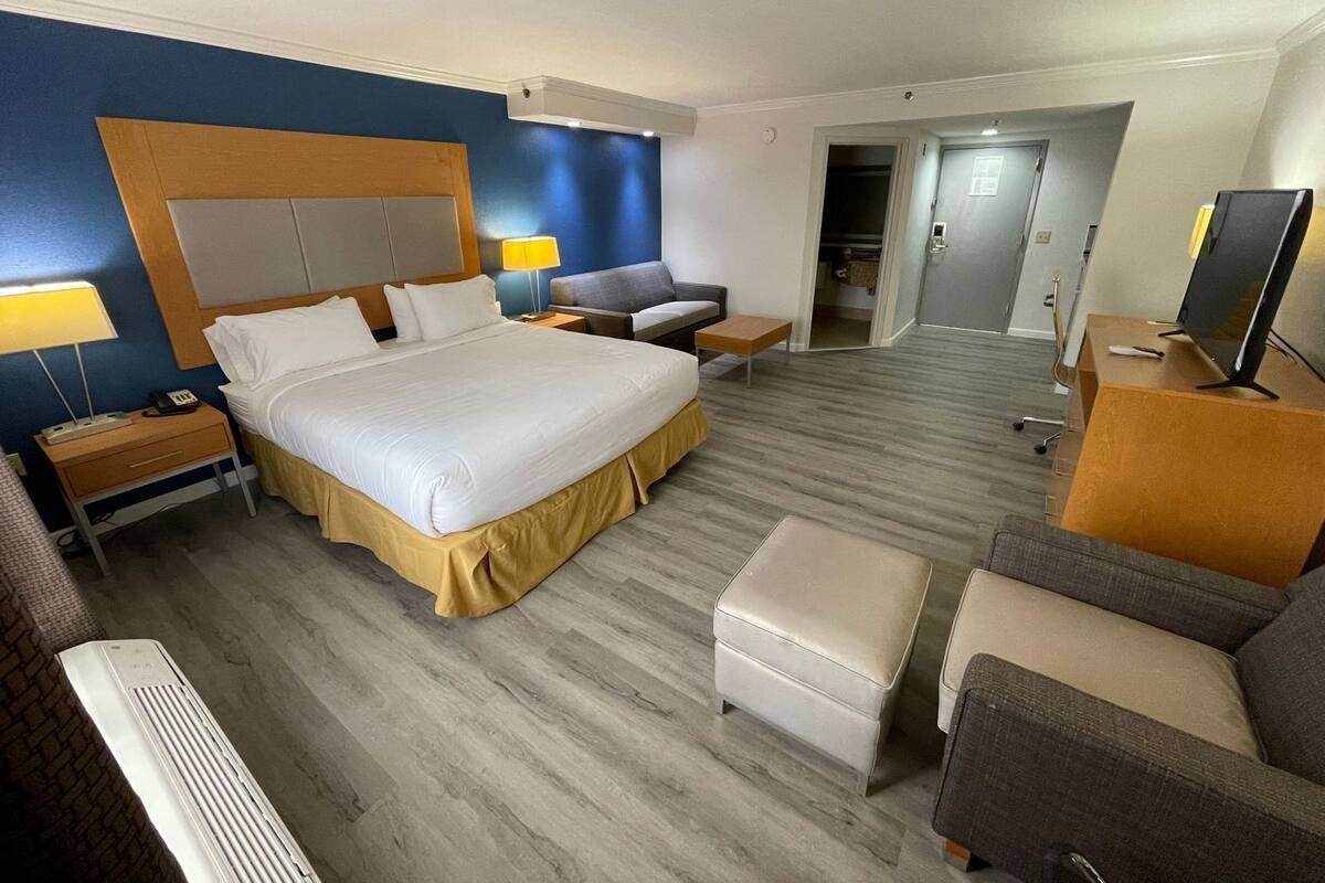 Desk, iron/ironing board, free rollaway beds, free WiFi
